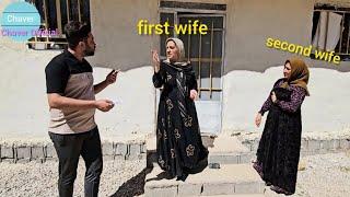 Love and hate. Intense tension between the first wife and the second wife. 🫃