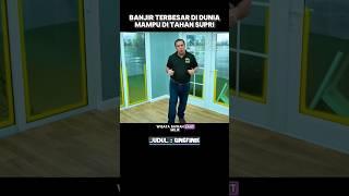 pria ini bisa menahan banjir