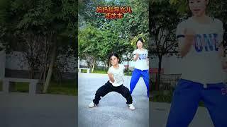 #母女练功 #武术 #中华武术博大精深 #言传身教 #基本功练习