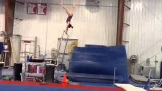 Emma Sirjord Toe Front dismount