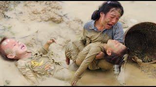 A mother and her two homeless children work together to catch snails for a living.