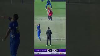 Azam Khan vs Trent Boult 