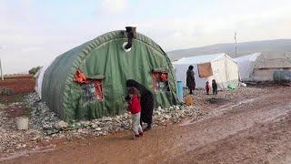 Syrian-Turkish border refugees suffer through cold