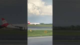 Austrian Airlines A320: The Most Insane Landing You'll Ever See