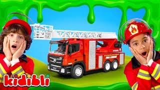 Slime Challenge : Feuerwehr-Kinder räumen auf  Aufräum-Spaß mit Feuerwehrfahrzeugen | Kidibli