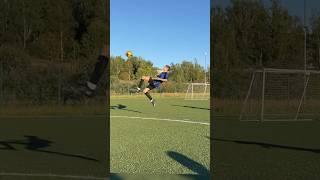 УДАР ЧЕРЕЗ СЕБЯ КАК У РОНАЛДУ #football #ronaldo #tricks #trend #футбол #роналду #2d #амкал