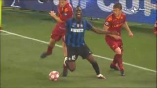 ROMA-INTER 0-1 FALLACCIO  DI TOTTI  A BALOTELLI GLI TAGLIA LE GAMBE FALLO DA ROSSO