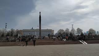 Sunny day in Almaty, Kazakhstan (Walking ASMR): Republic Square, Zheltokhsan St. - Mar 25, 2021