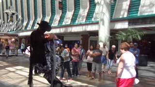 Amazing Vegas Street Magician (Fremont Street Experience)