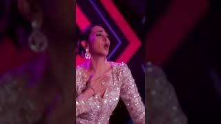 Karishma Kapoor's mesmerizing performance