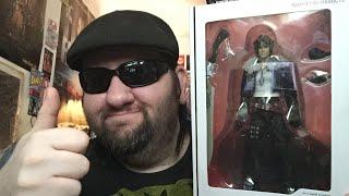 How to Tell if Your Squall Leonhart Play Arts Figure is a Bootleg or Not