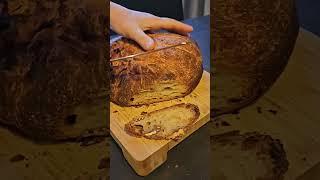 J'ai fait pour la 1ere fois, le pain au levain avec fruits et noix de Christina Blais