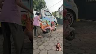 si kakak kurang ajar banget, kentutin badut| Ceka Family | #lucu #komedi #shorts