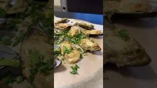 Запеченные мидии КИВИ с сырным соусом