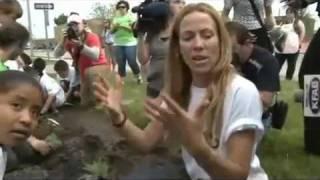 Sheryl Crow Does Some Gardening Before Concert