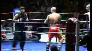 Ehsan Shafiq fights with kick boxer 2007 London