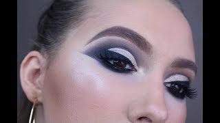 Black & Gold Shadow Liner - As Gaeilge