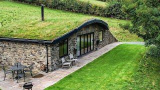 Touring An UNDERGROUND Holiday Home In The UK (The Burrow)