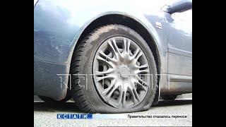 Неизвестный мститель с ножом в руках изуродовал припаркованные вдоль обочины автомобили