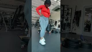 Long sleeves and leggings are for cold rainy days #hamstrings #gymrats  #naturalhair #legs