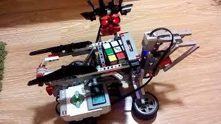 Lego mindstorms MindCuber. Робот собирает кубик Рубика.