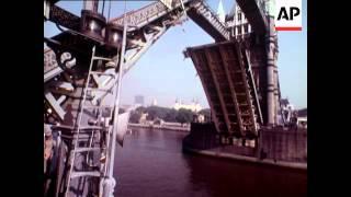 THE GOLDEN HINDE - COLOUR