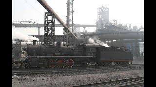 Steelwork Baotou: Steam locomotive SY1518 shunts some slag wagons. DCN000810