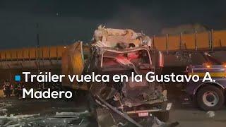 #MientrasDormía | Tráiler con más de 10 toneladas de pollo vuelca en la alcaldía Gustavo A. Madero