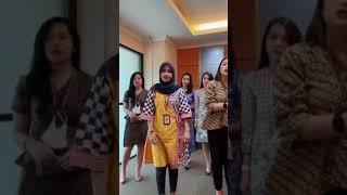 tiktok goyangan baju batik gunung gede