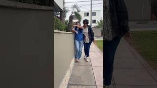 Tu amiga que camina empujando a todos !!! #humor #amigas #comedia #pitukoneras