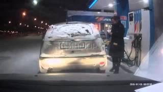 огненное шоу на АЗС в Сургуте
