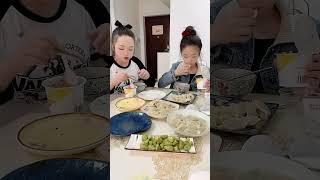 没想到老公去买羊头了害的我又吃了100个饺子 #美食 #记录生活家庭聚餐 #吃饺子啦  #搞笑吃播 #food #mukbang  #吃货推荐官 #tiktok #eat   #剧情 #funny