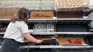 Grab a Walmart door mat for this BRILLIANT porch idea!
