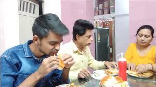 બજારમાં ખરીદી કરવા ગયા હતા ત્યારે વડાપાવ લેતા આવ્યા ઘરે