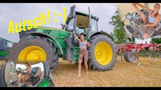 Flexy Farmer Girl beim Stoppel stürzen am John Deere