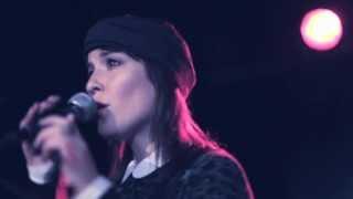 Hannah Schneider - Raindrops (Solo - Live 2013)