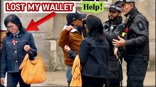 UNLUCKY, SHE LOST HER WALLET, VICTIM OF PICK POCKETING AT HORSE GUARDS