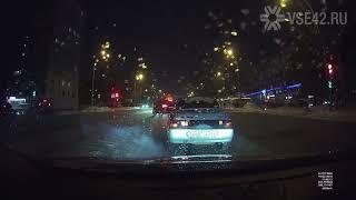 Момент тройного ДТП на проспекте Ленина в Кемерове/VSE42.Ru