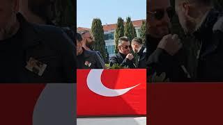 Ertan saban  fetihler sultanına katıldı dizisinde ünlü yönetmenin cenazesine katıldı gelsin