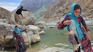 Documentary of nomadic life "Niloufar's efforts to survive by catching fish in the river"