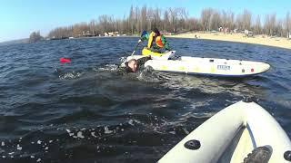 Эксперимент по опрокидыванию с байдарки в ледяную воду:))