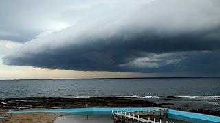 CLOUD TSUNAMI OVER BONDI BEACH SYDNEY - Amazing Video footage