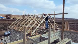 CONSTRUCTIE ACOPERIS IN DOUA APE / Roof construction