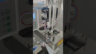 Малыш  в работе. Маленькая вертикальная упаковочная машина. / Very small vertical packing machine.