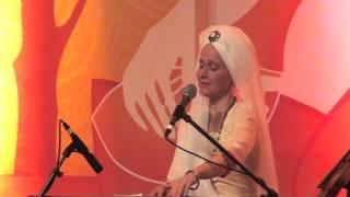 The Angels are Listening: Snatam Kaur sings Suṉi-ai with Ajeet Kaur  at Sat Nam Fest