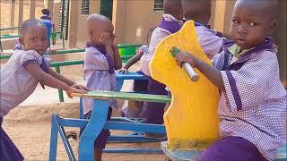 Récréation dans une école maternelle créée par Planète Enfants & Développement