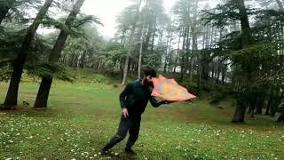 Guy Shows Amazing Skills While Spinning Star-Shaped Cloth - 1209572