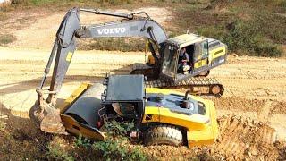 Incredible machine Road Roller Stuck in mud Recovery by Excavator Volvo EC210Dl.