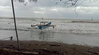 Laut teluk penyu  CILACAP  ombaknya lumayan gede