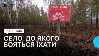 Без електрики, зв'язку та під обстрілами: як живуть люди села Архипівка, що за 2 км від кордону з РФ